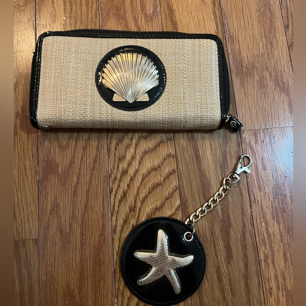⚠️ 5/25$ Madrid woven Beige & Black Shell Wallet/wristlet with Starfish Keychain